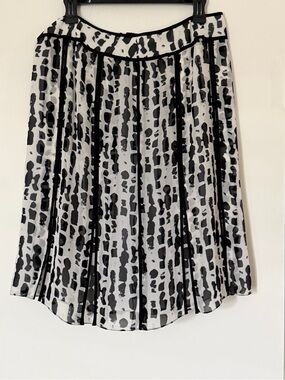 Carlisle Black and White “Dalmatian” Printed Pleated Midi Skirt -Sz-10
